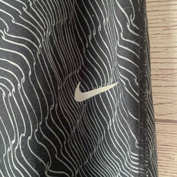 Nike Dri-Fit Capri Yoga Pants Black w/ Light Grey Pattern Back Hip Pocket M - Picture 3 of 11